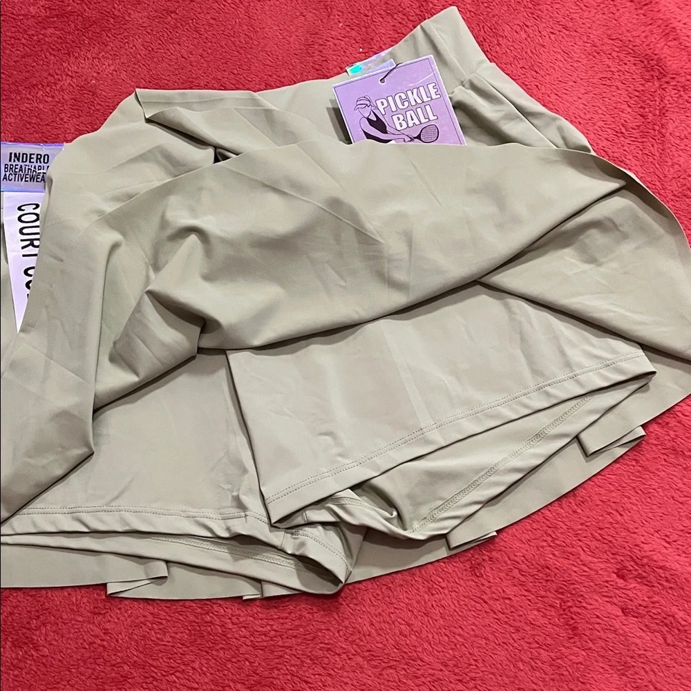 Indero Court Collection Women's Skort in Light Green - Picture 3 of 3